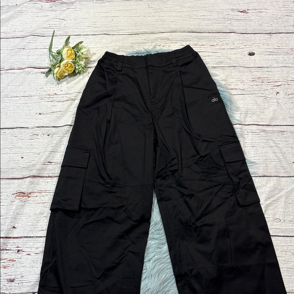 Alo Yoga Black High-Waist Night Out Cargo Trousers - Picture 6 of 9